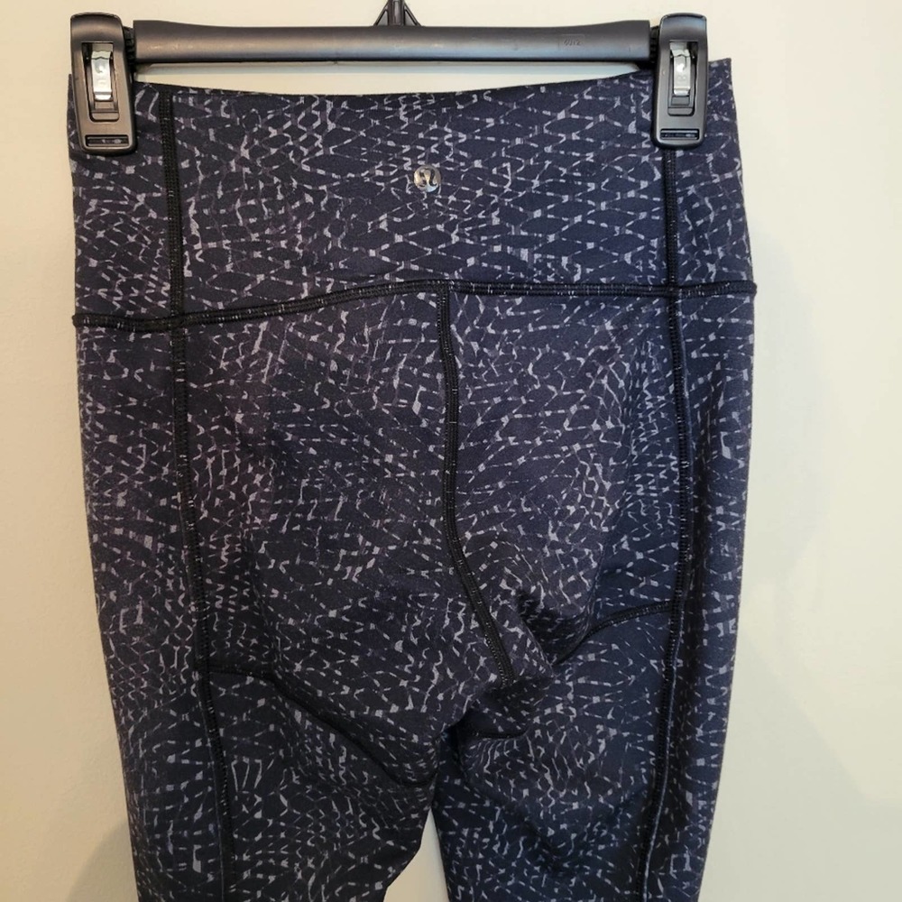 Lululemon True Self Crop II Samba Snake Battleship 6 - Picture 4 of 7